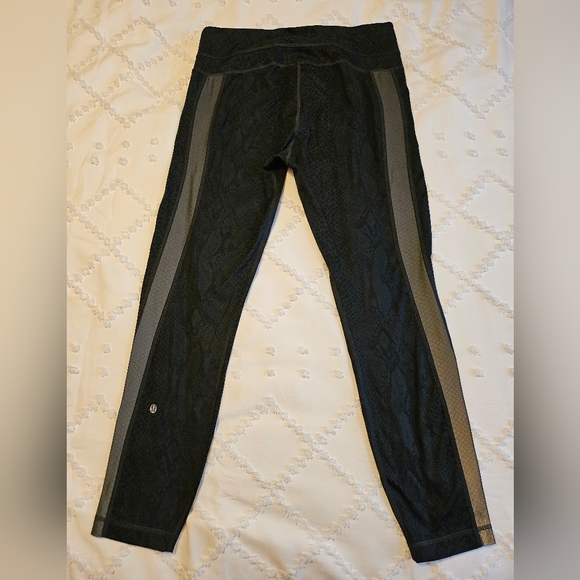 lululemon Snakeskin Leggings - Picture 4 of 6